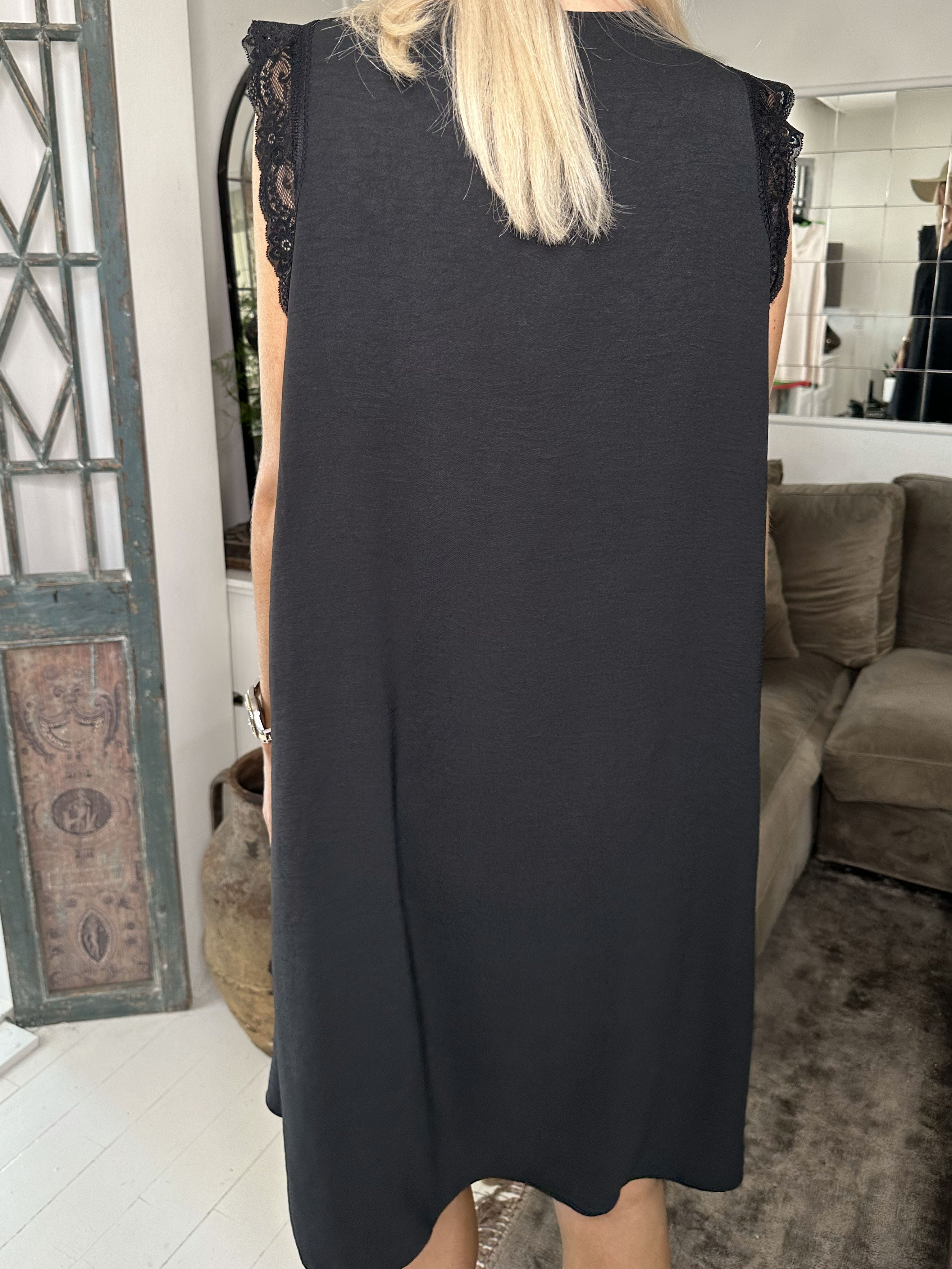 Elly - Sød sommerkjole med blonder